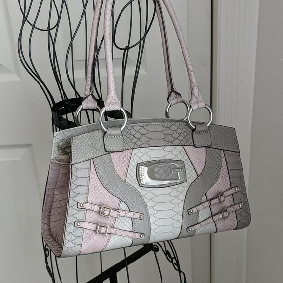 Guess Handbags - NWOT Guess handbag 😍